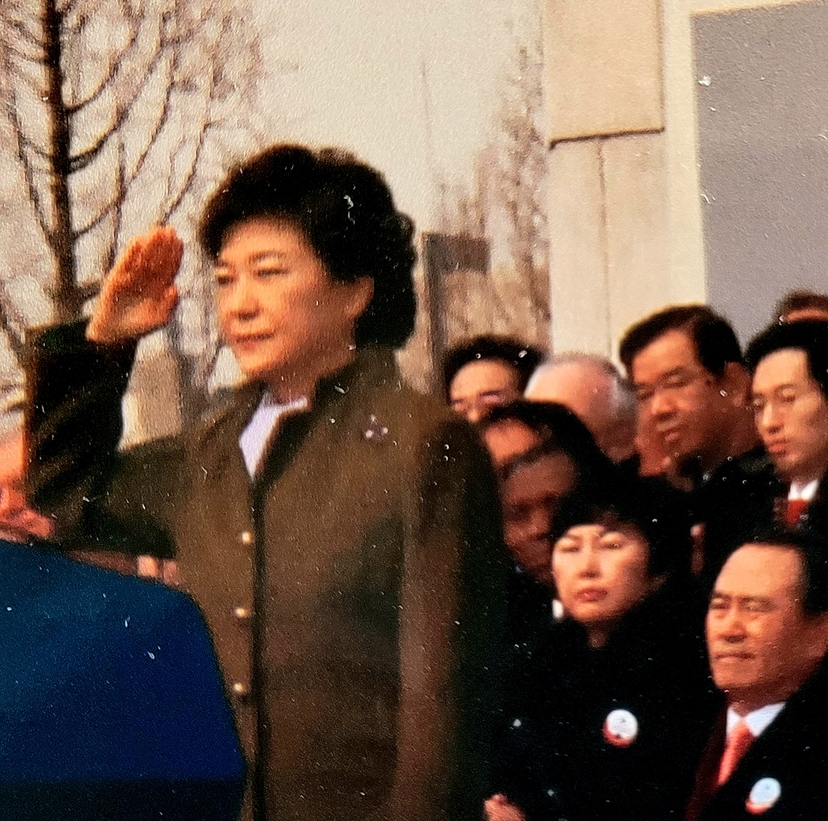 거수경례하는 박근혜 전 대통령